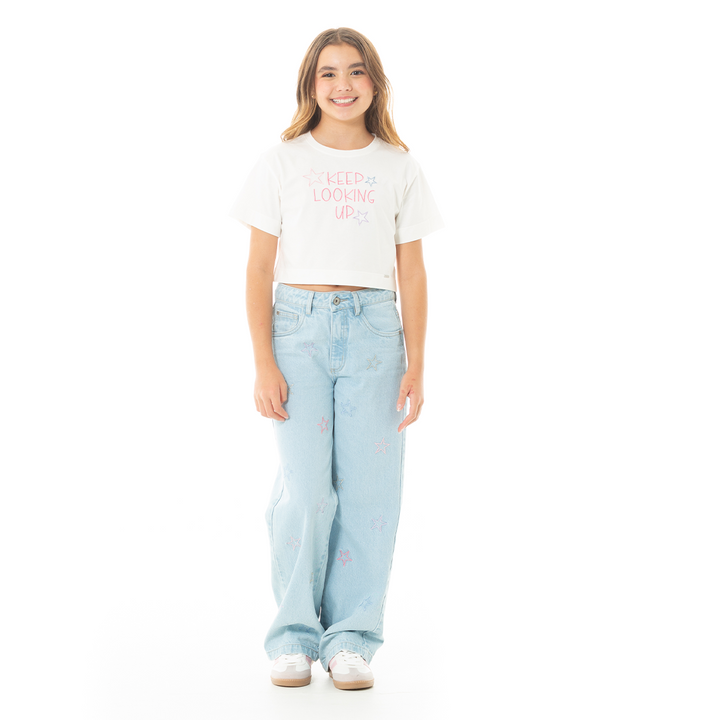 CAMISETA CROP PARA NIÑA CON BORDADO KEEP LOOKING UP