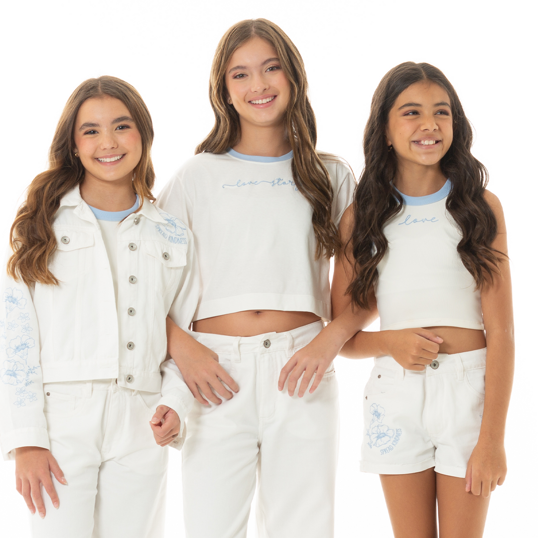 CROP TOP PARA NIÑAS CON BORDADO LOVE EN AZUL CLARO
