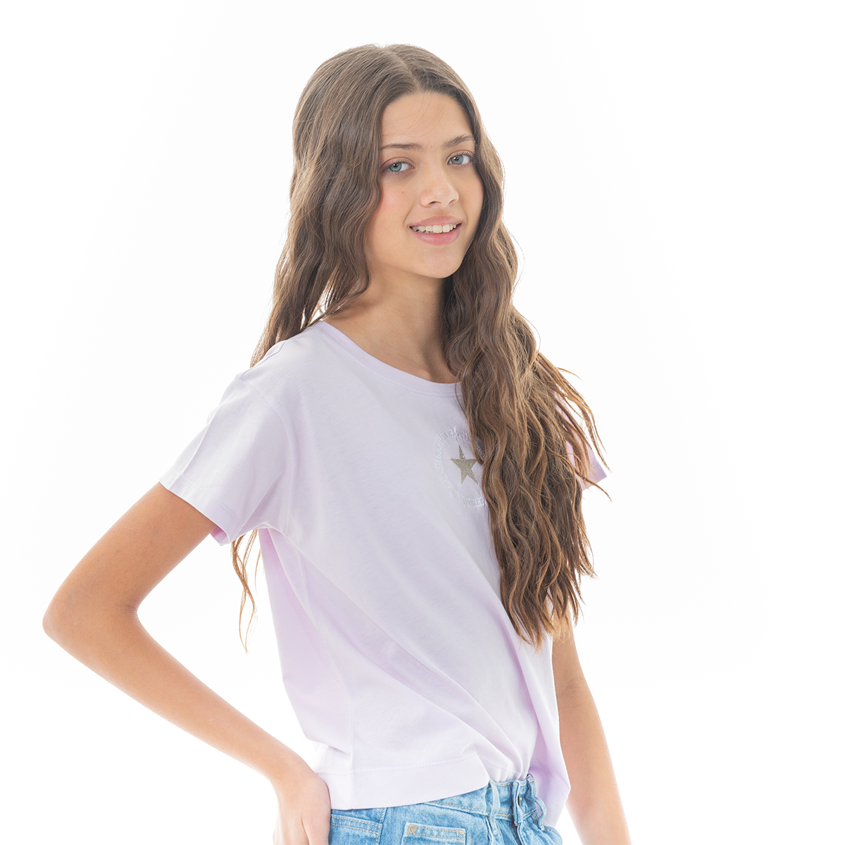 CAMISETA PARA NIÑA CON DISEÑO EN EL PECHO BORDADO