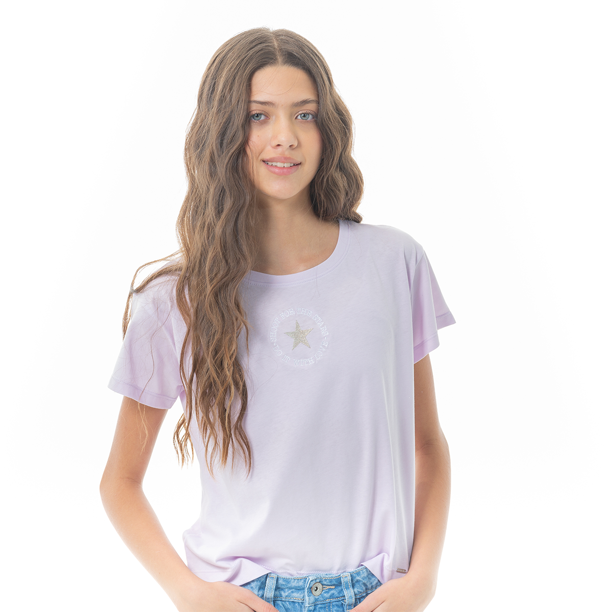 CAMISETA PARA NIÑA CON DISEÑO EN EL PECHO BORDADO