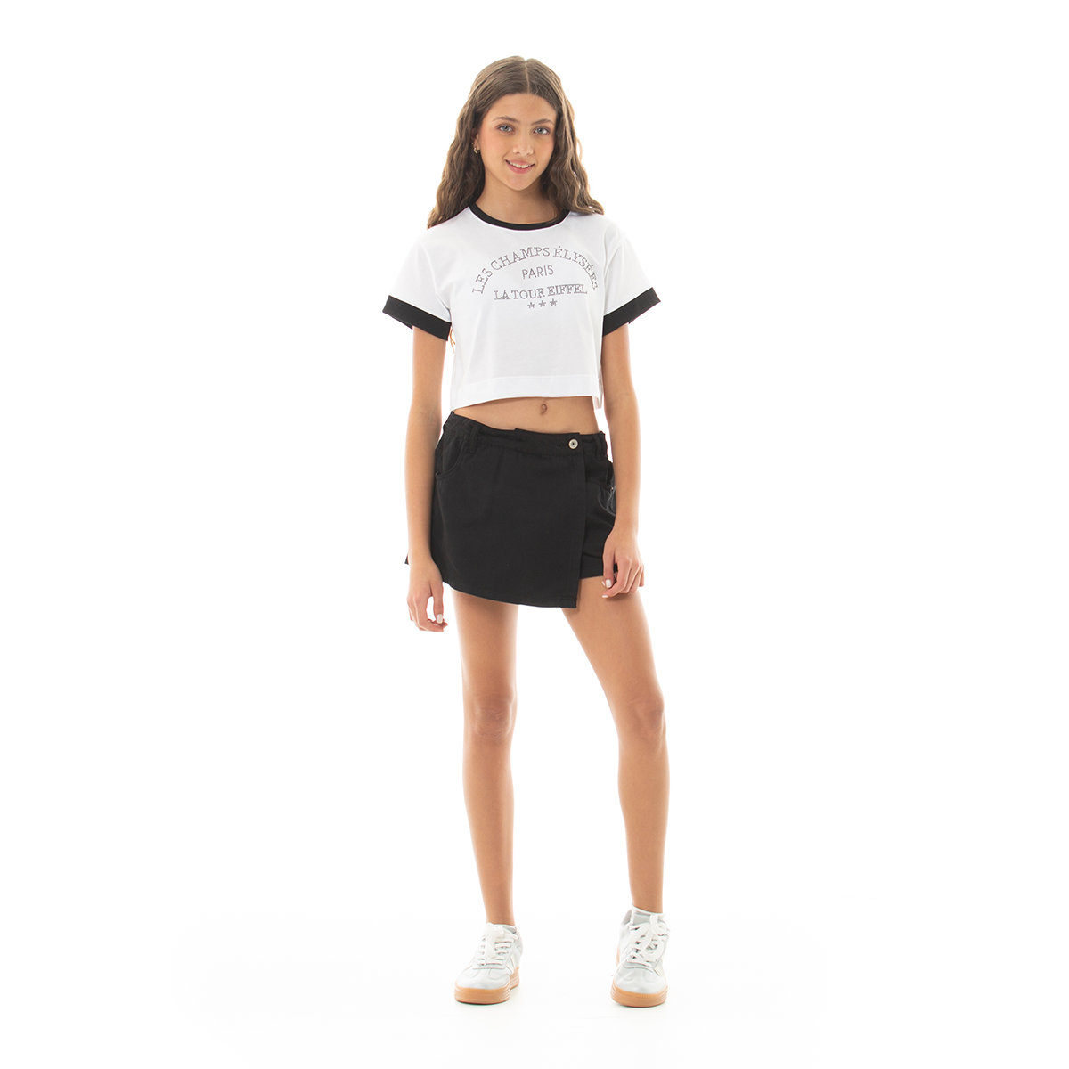 CAMISETA CROP PARA NIÑA CON DETALLES EN PEDRERIA