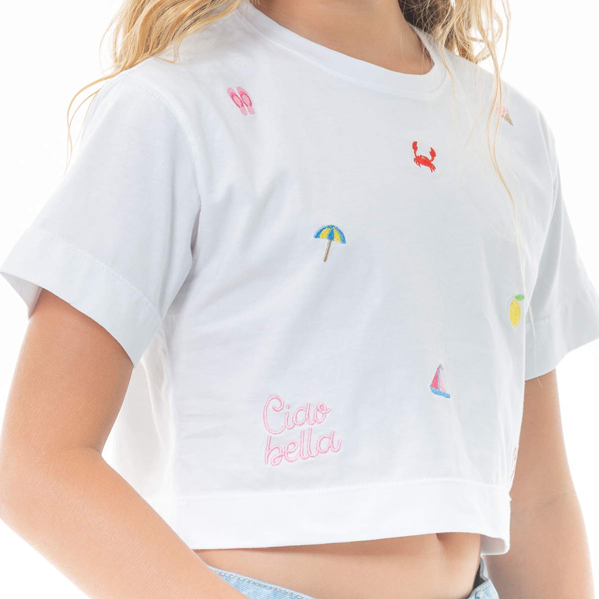 CAMISETA CROP PARA NIÑAS CON DISEÑOS BORDADOS