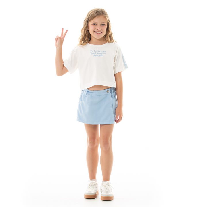 CAMISETA CROP PARA NIÑA CON DISEÑO BORDADO COLOR AZUL