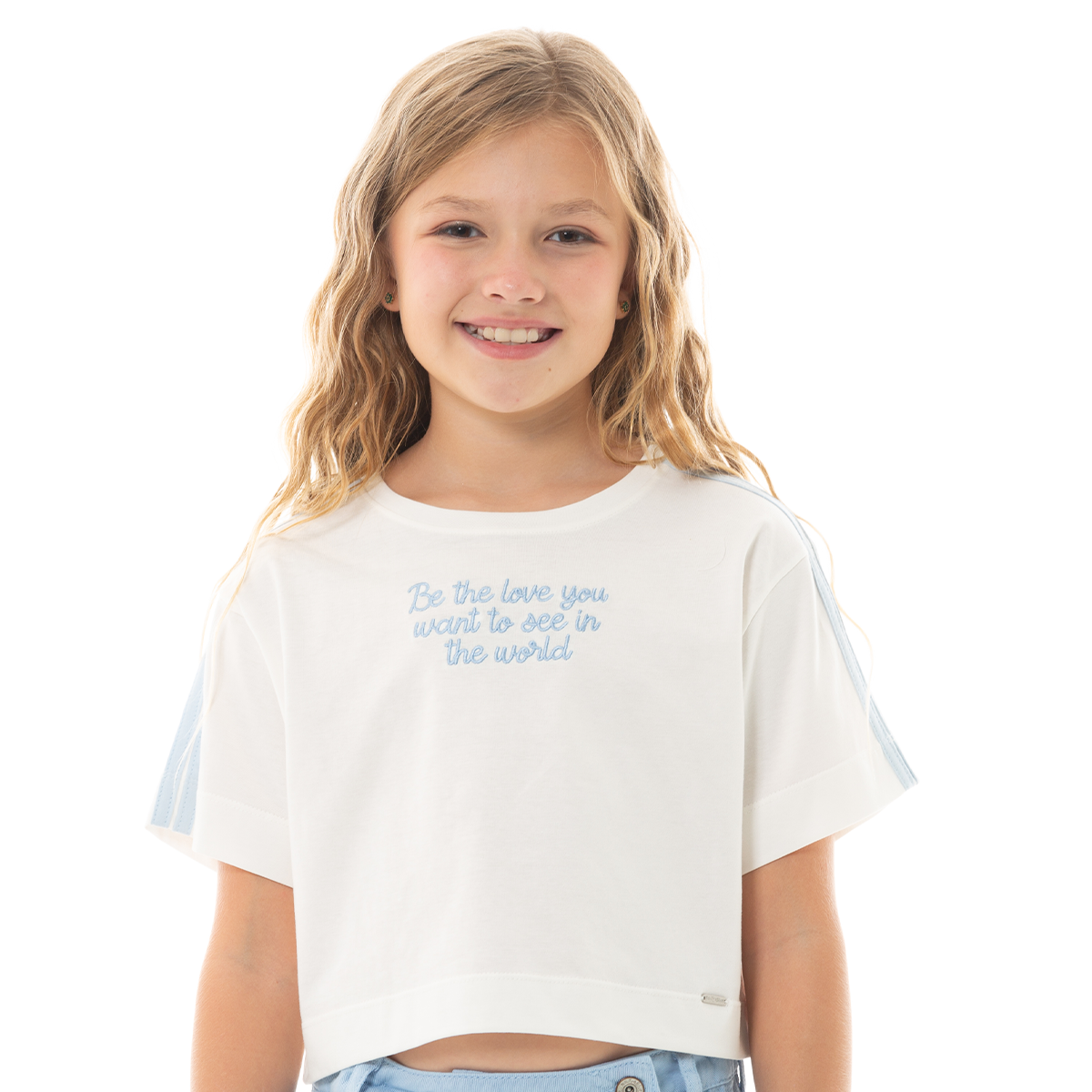 CAMISETA CROP PARA NIÑA CON DISEÑO BORDADO COLOR AZUL