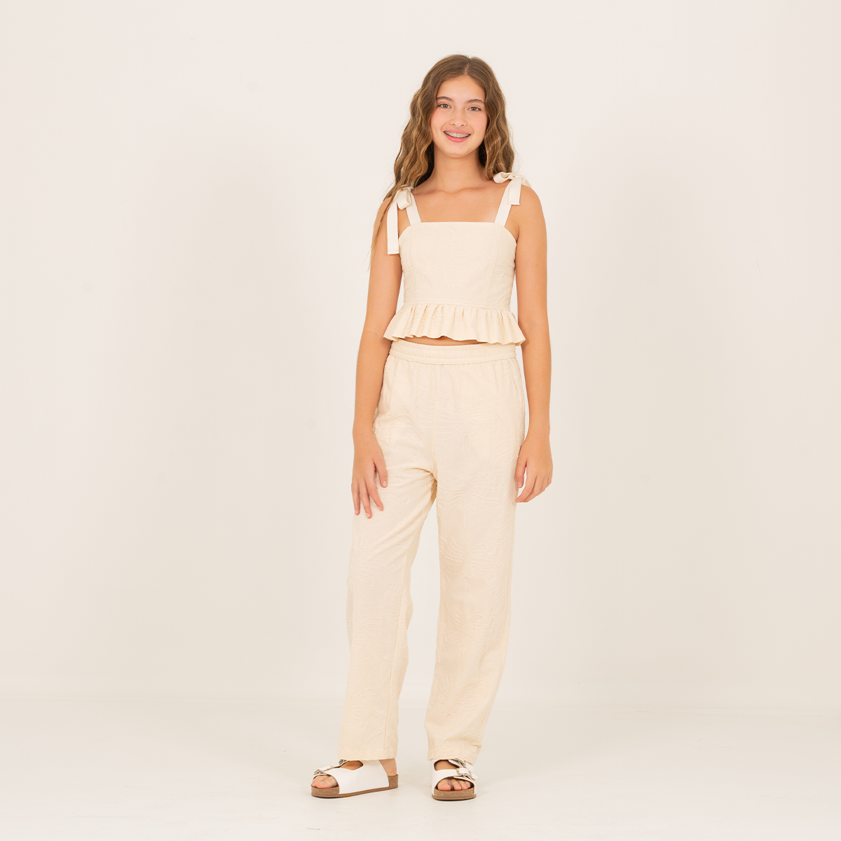 Crop top para niñas con diseños bordados