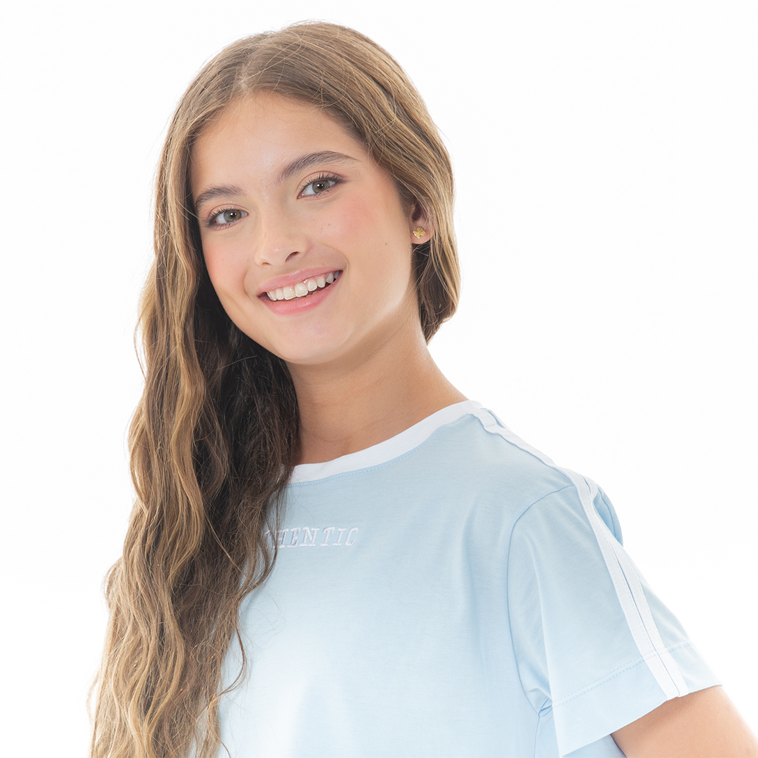 CAMISETA “AUTHENTIC” PARA NIÑA – AZUL CLARO