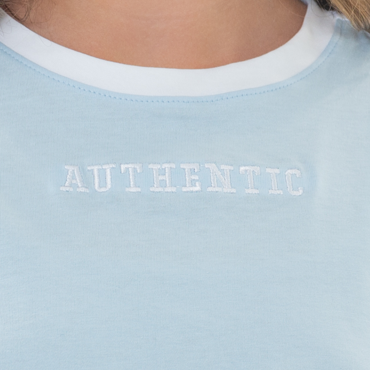 Camiseta para niñas “authentic”  – azul claro