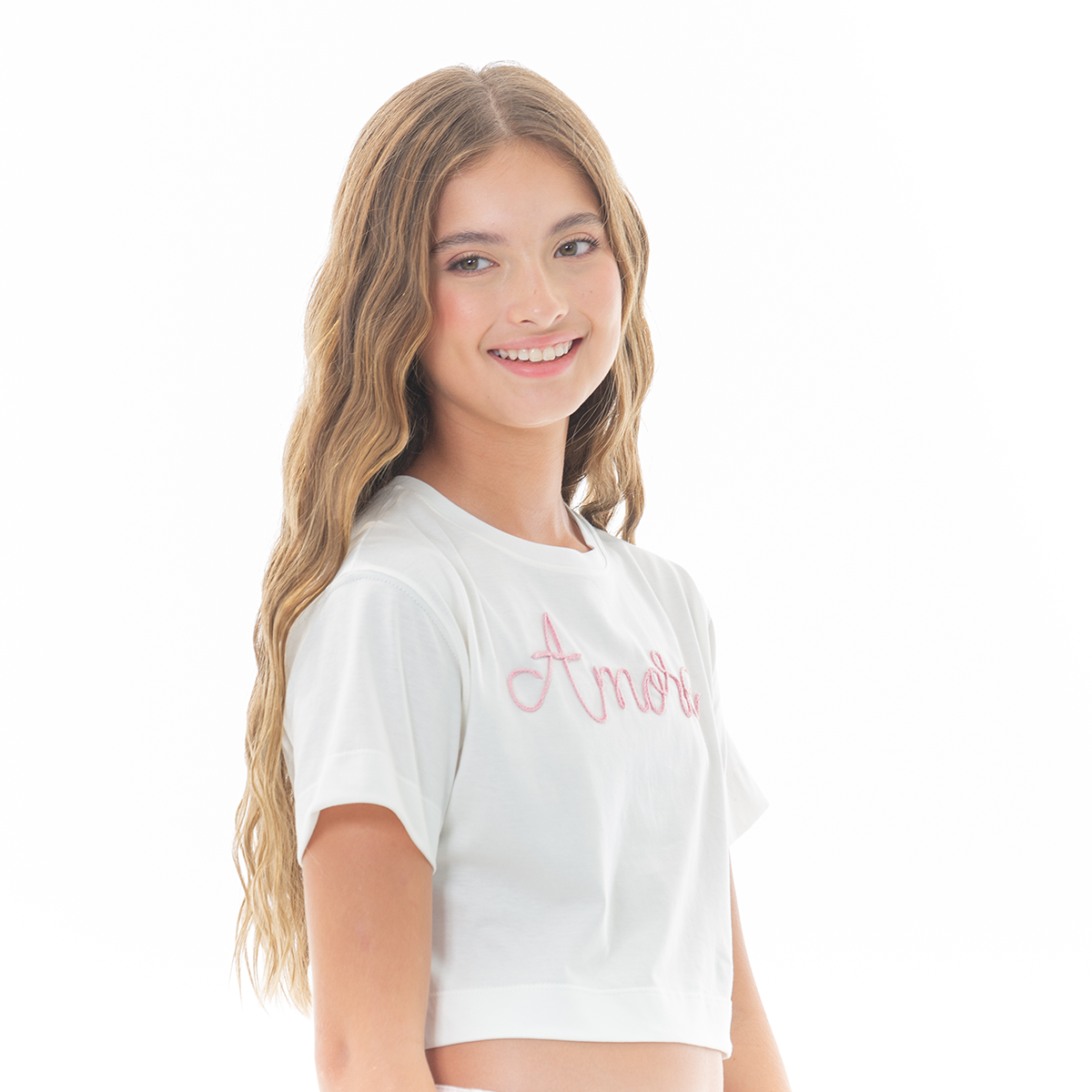 CAMISETA CROP PARA NIÑA CON DISEÑO BORDADO