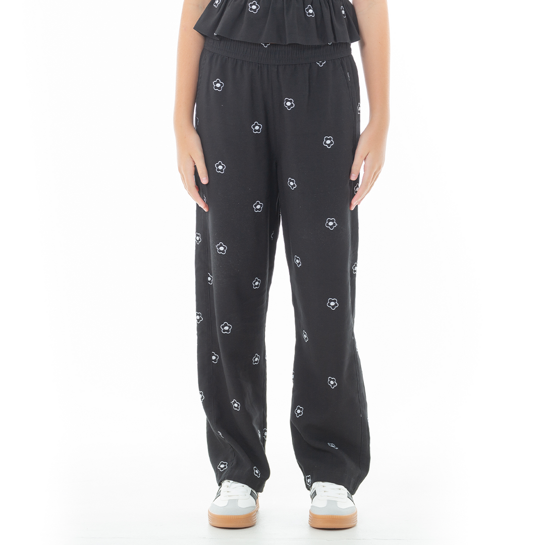 PANTALON PARA NIÑAS CON DISEÑO DE FLORES BORDADAS