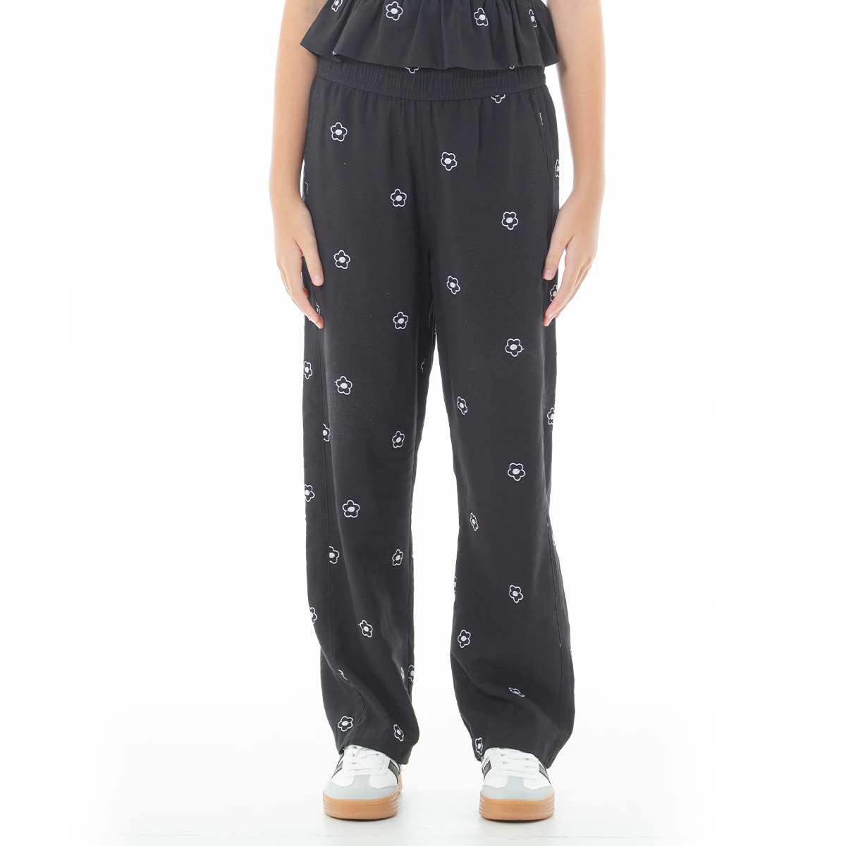 PANTALON PARA NIÑAS CON DISEÑO DE FLORES BORDADAS