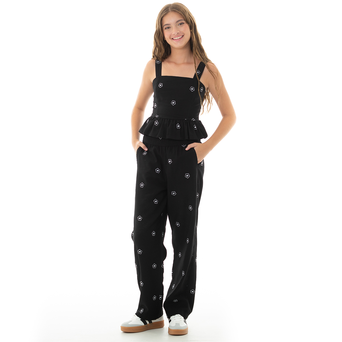 PANTALON PARA NIÑAS CON DISEÑO DE FLORES BORDADAS