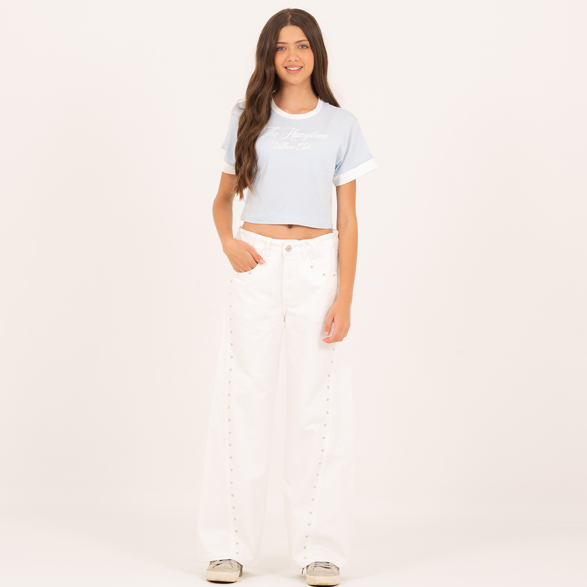 Camiseta crop para niñas con grafico estampado – Azul claro