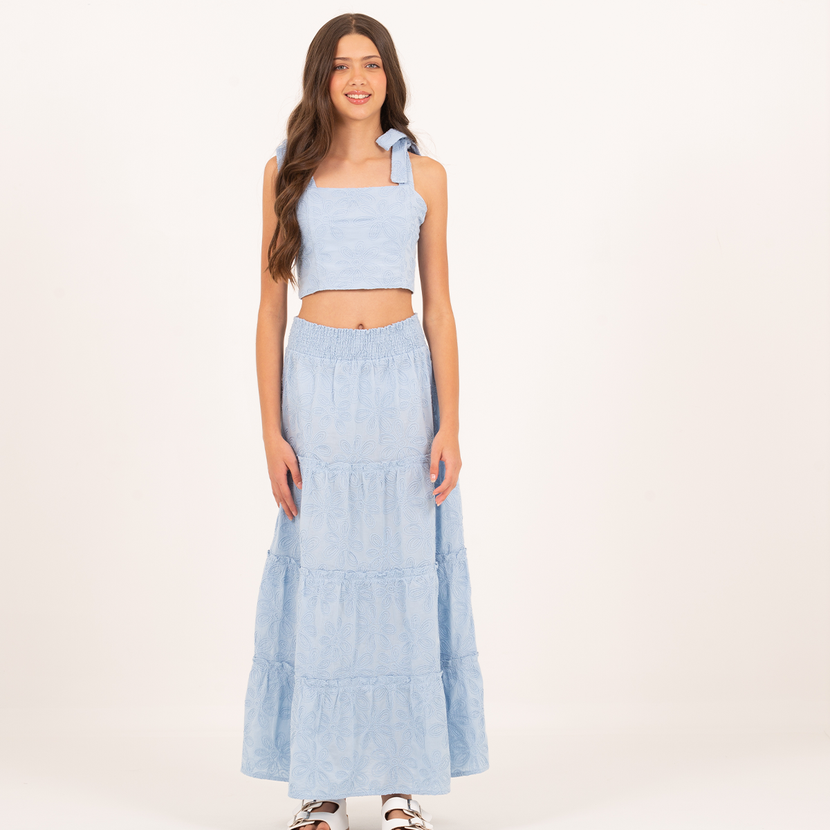 Crop top para niñas con diseño en ojalillo - Azul claro