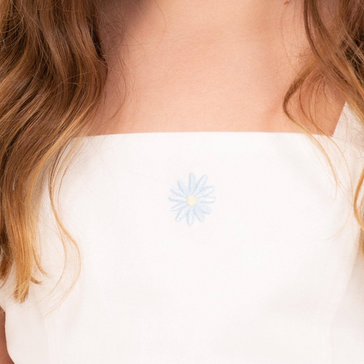 Crop top para niñas con flores bordadas – Off white