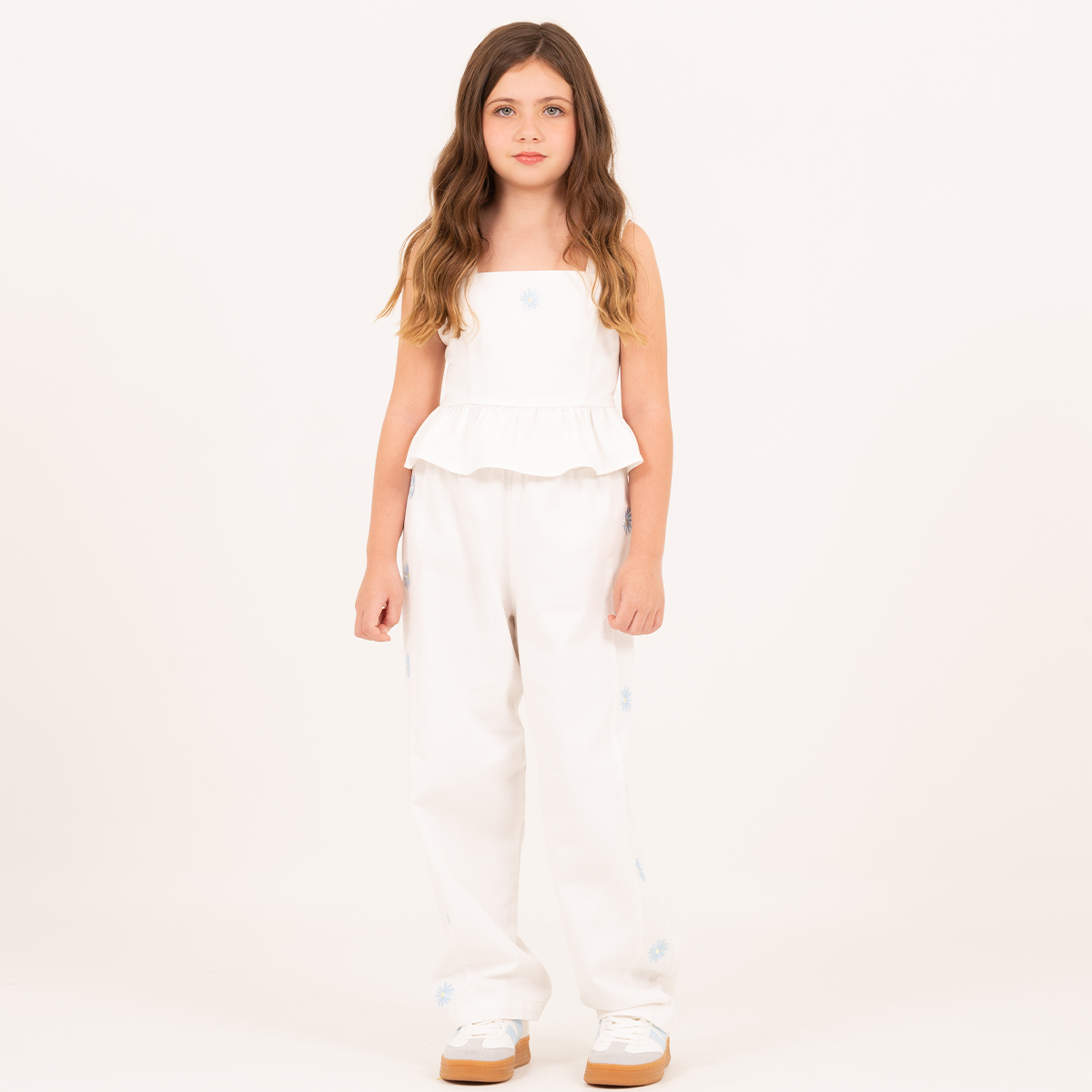 Crop top para niñas con flores bordadas – Off white