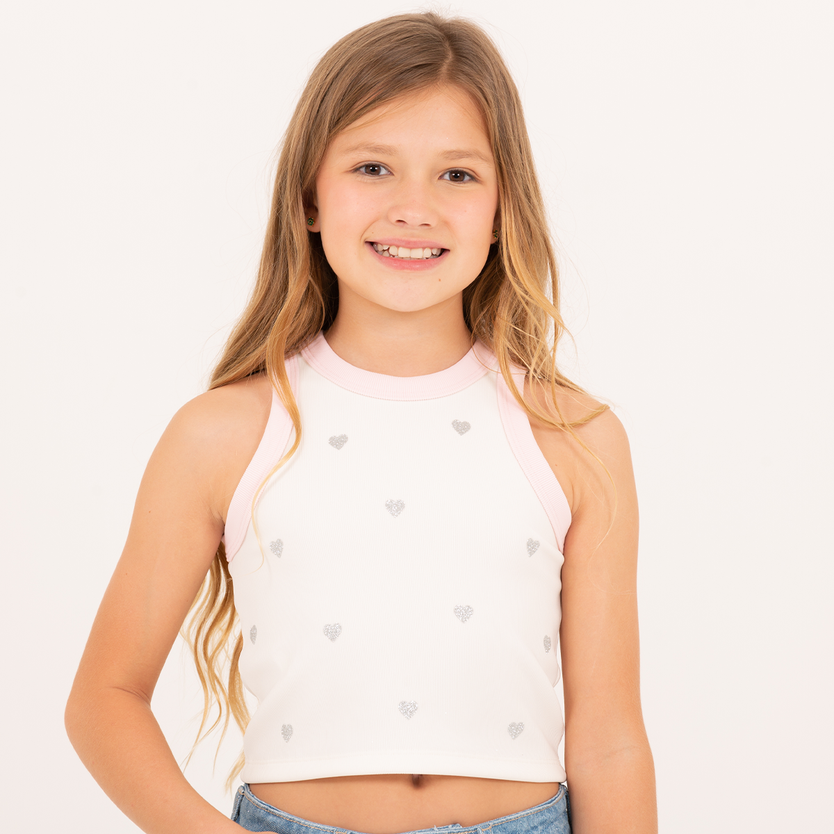 Crop top para niñas en rib con diseño de corazones en glitter  – Off white