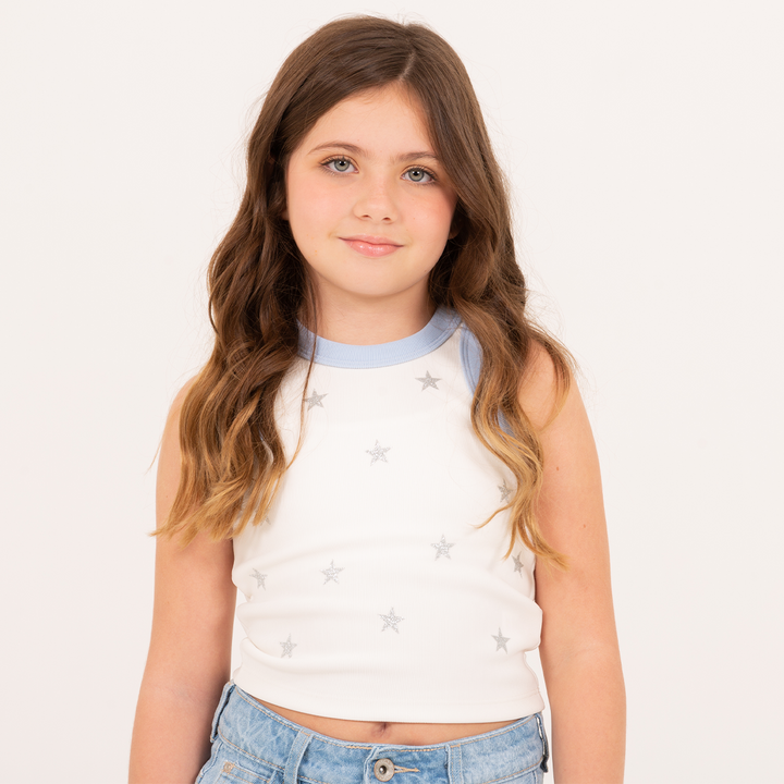 CAMISETA TIPO TANK CROPPED PARA NIÑA CON ESTRELLAS EN GLITTER