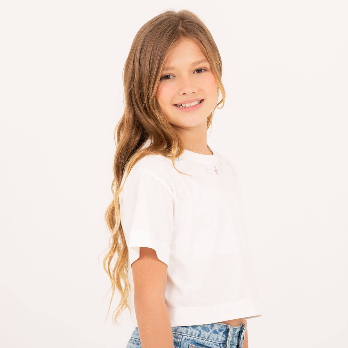 Camiseta para niñas con estrellas bordadas