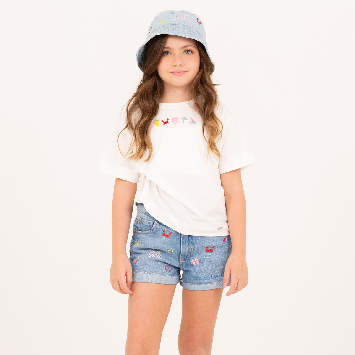 Camiseta para niñas con detalles bordados