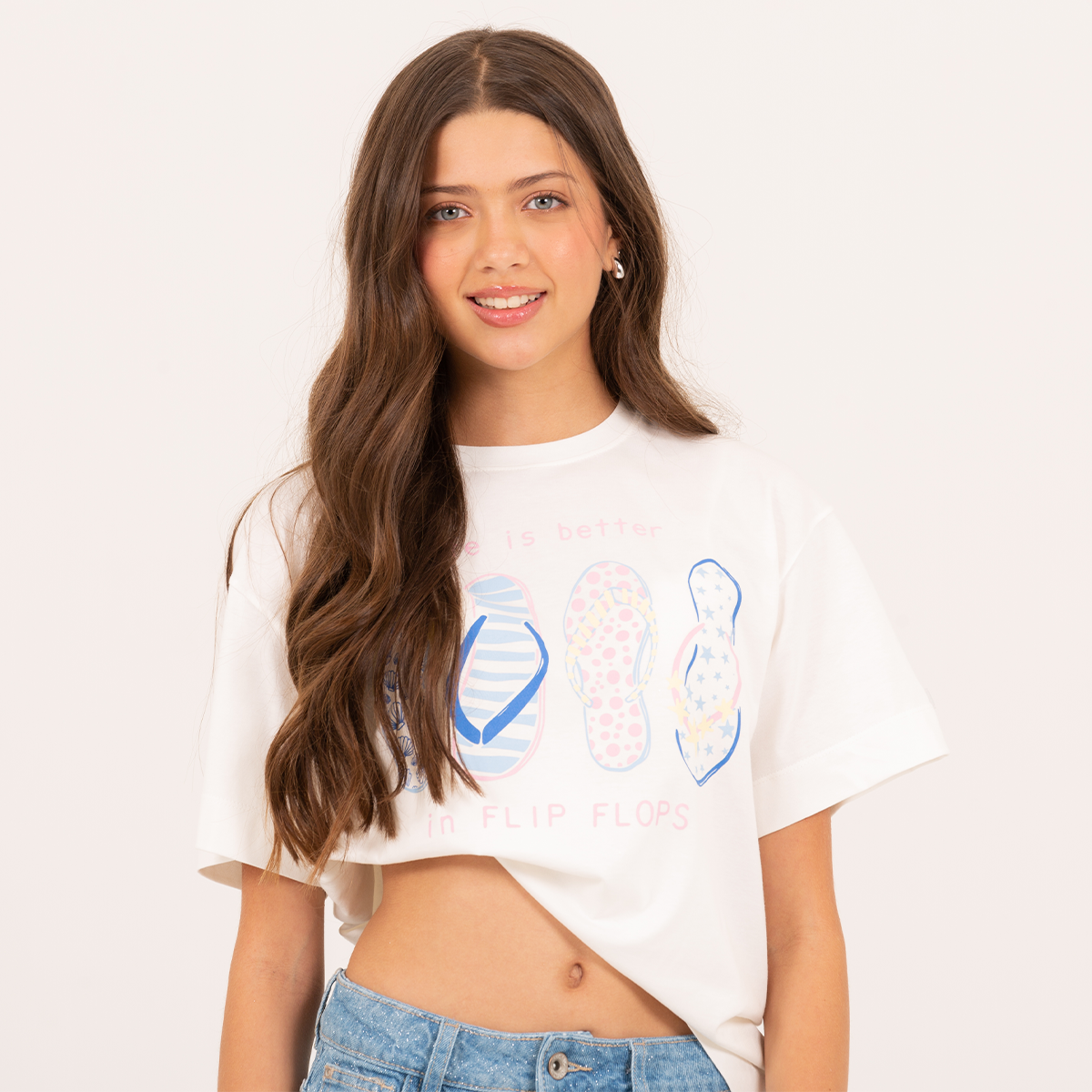 Camiseta para niñas con diseño estampado de sandalias