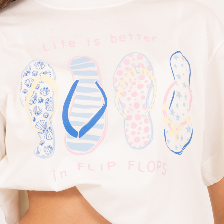 CAMISETA CROPPED PARA NIÑA CON ESTAMPADO DE SANDALIAS