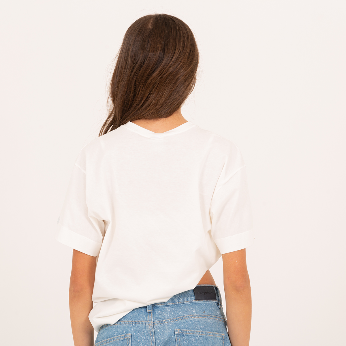 Camiseta para niñas con diseño estampado de sandalias
