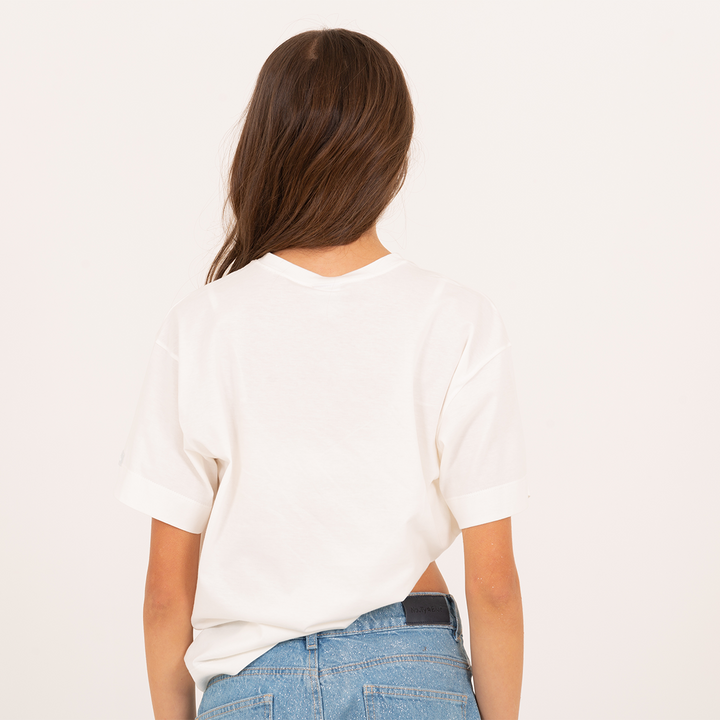 CAMISETA CROPPED PARA NIÑA CON ESTAMPADO DE SANDALIAS