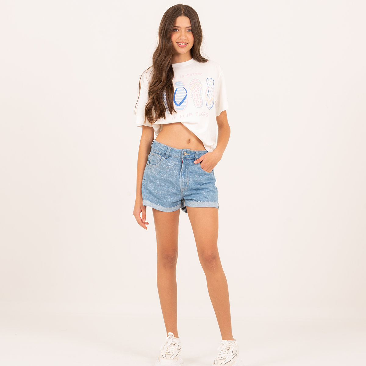 Camiseta para niñas con diseño estampado de sandalias
