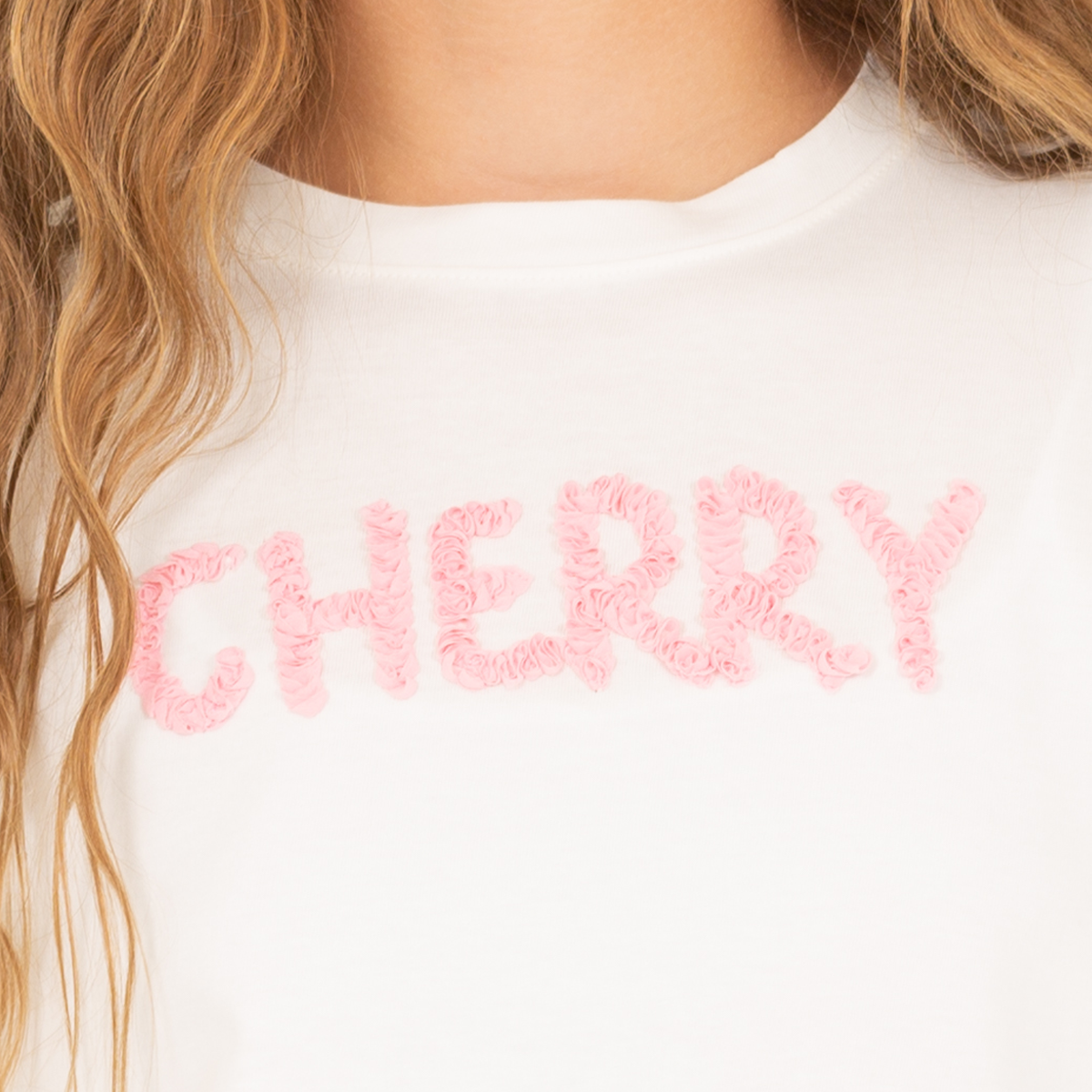 Camiseta para niñas con diseño texturizado cherry