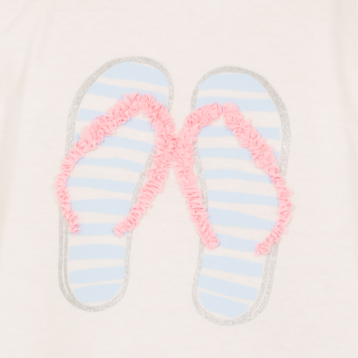 CAMISETA PARA NIÑA CON DETALLE DE SANDALIAS