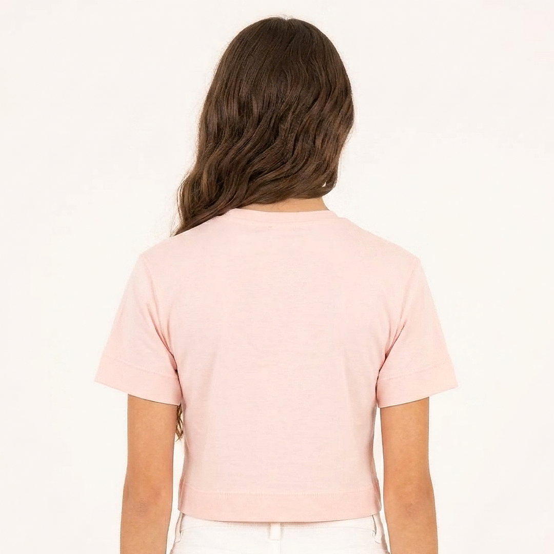 CAMISETA CROPPED ROSADA PARA NIÑA CON CEREZAS BORDADAS
