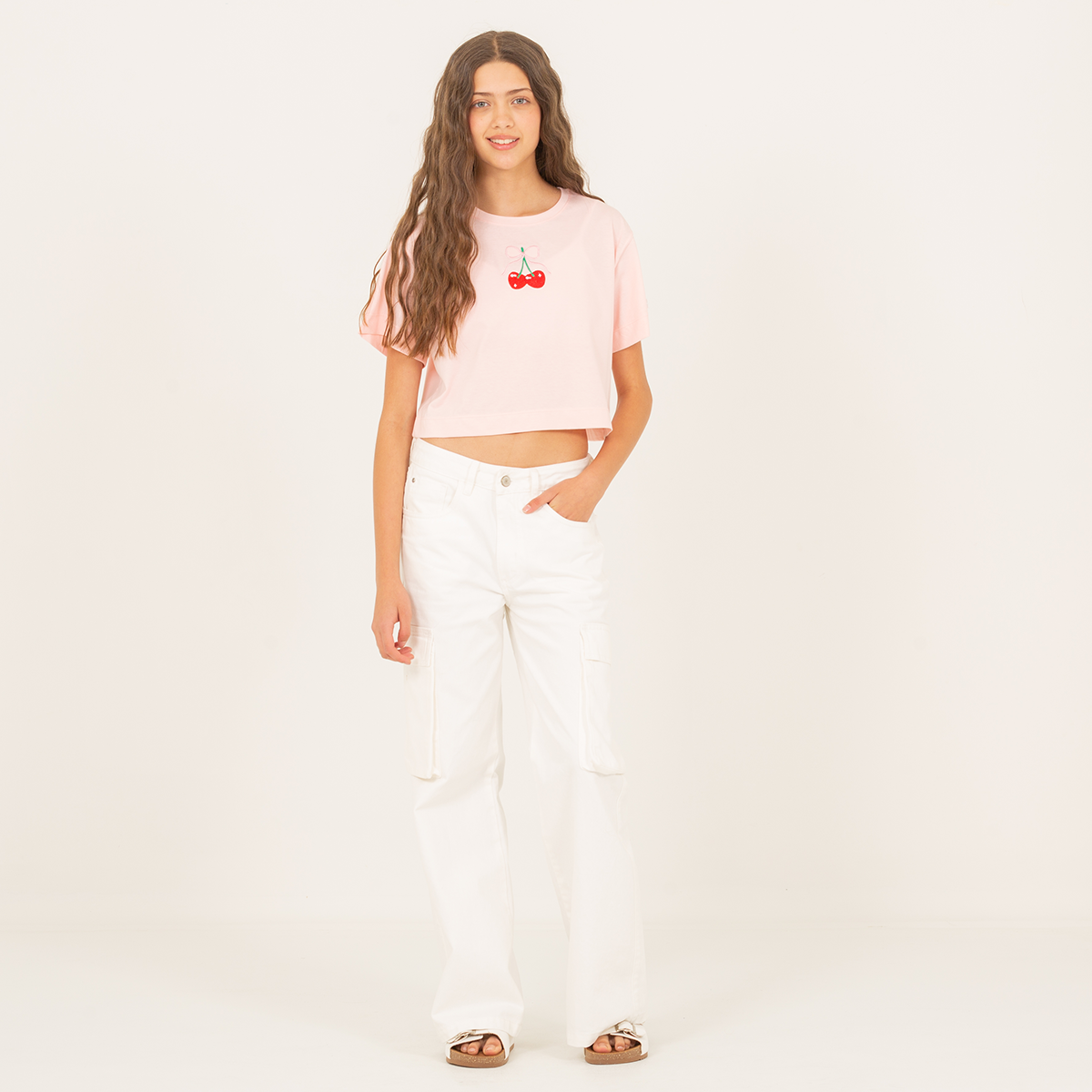 Camiseta para niñas con diseño de cerezas bordadas