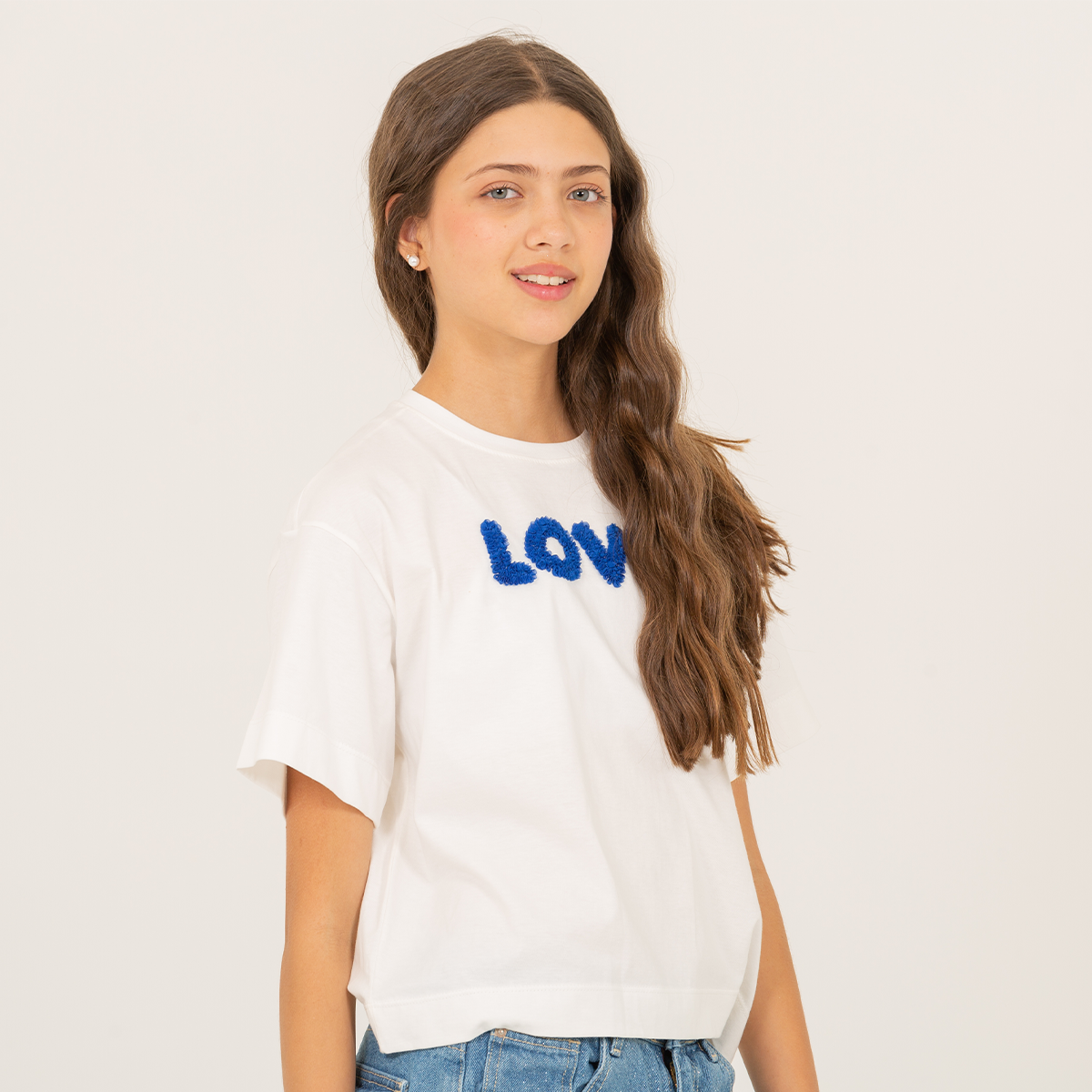 Camiseta para niñas con diseño love texturizado