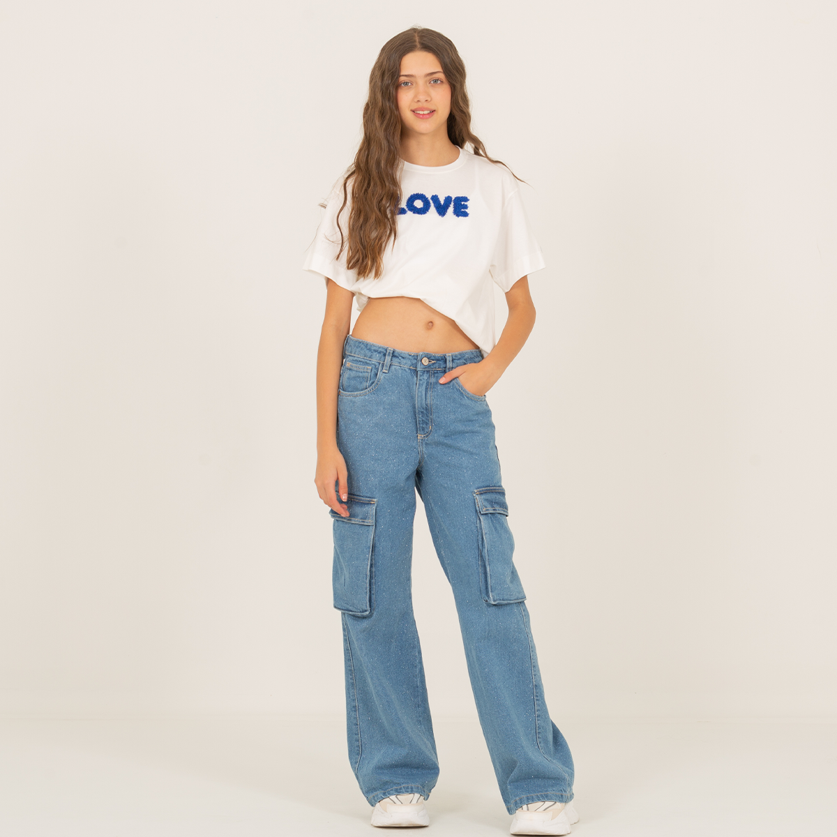 Camiseta para niñas con diseño love texturizado