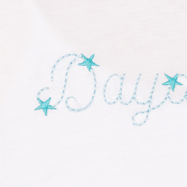 CAMISETA PARA NIÑAS CON BORDADO "DAYDREAMERS" BLANCA