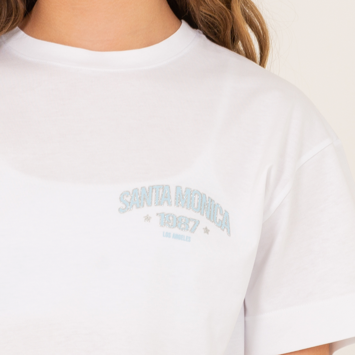 Camiseta para niñas con diseño estampado santa monica- Blanco