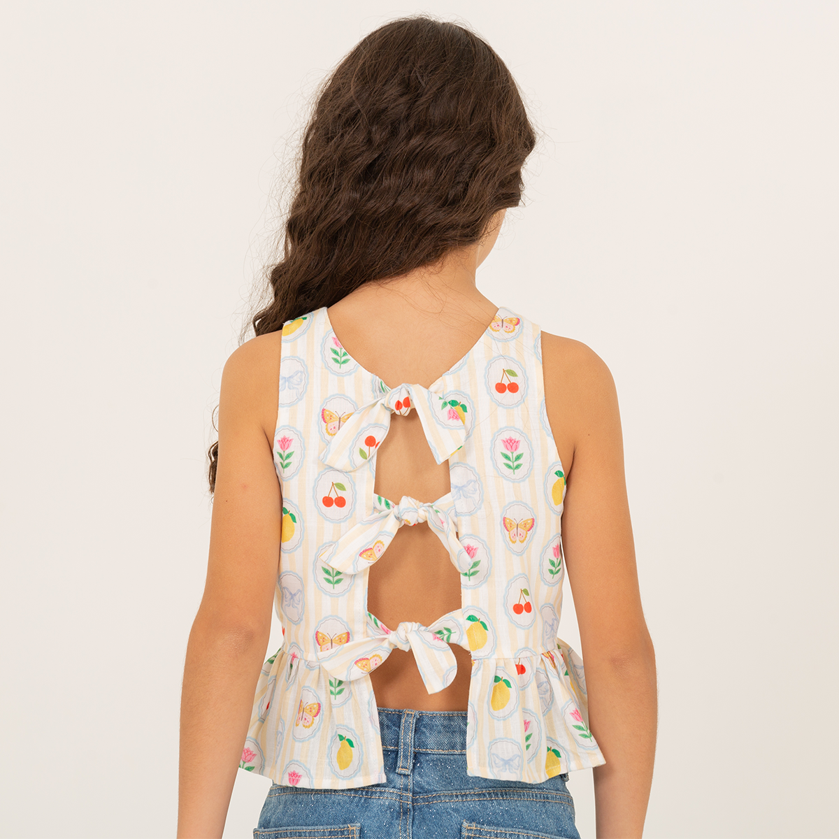Crop top para niñas con diseños estampados