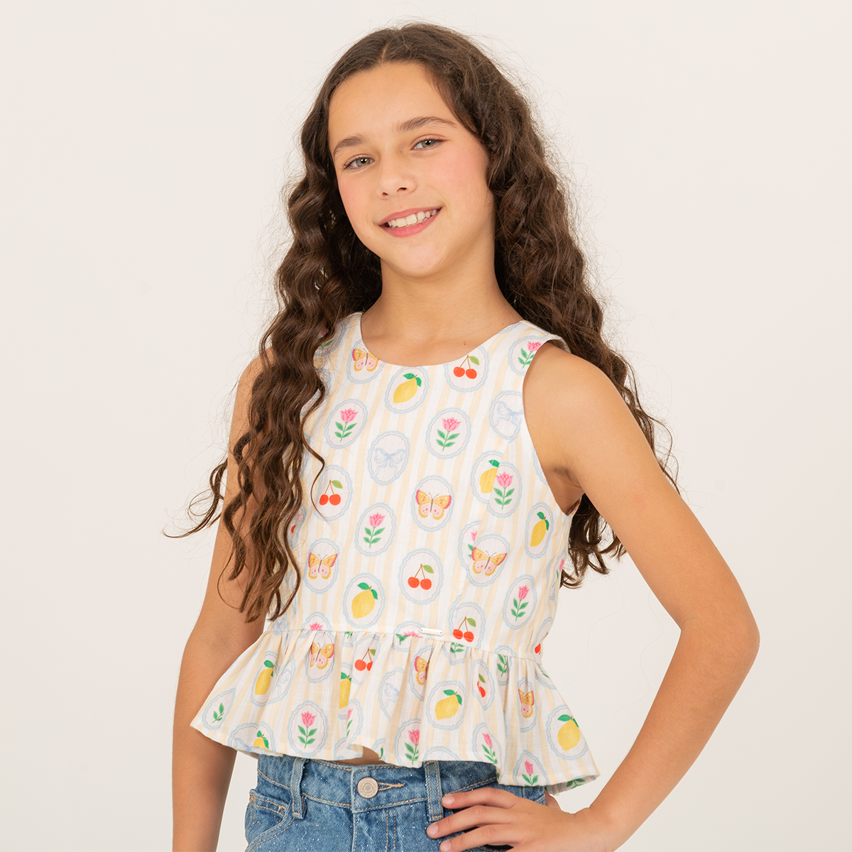 Crop top para niñas con diseños estampados