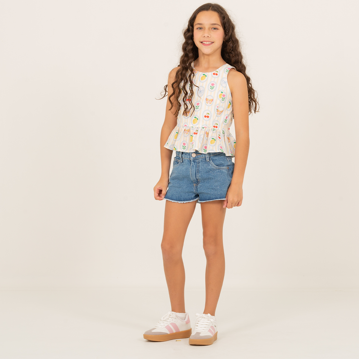 Crop top para niñas con diseños estampados