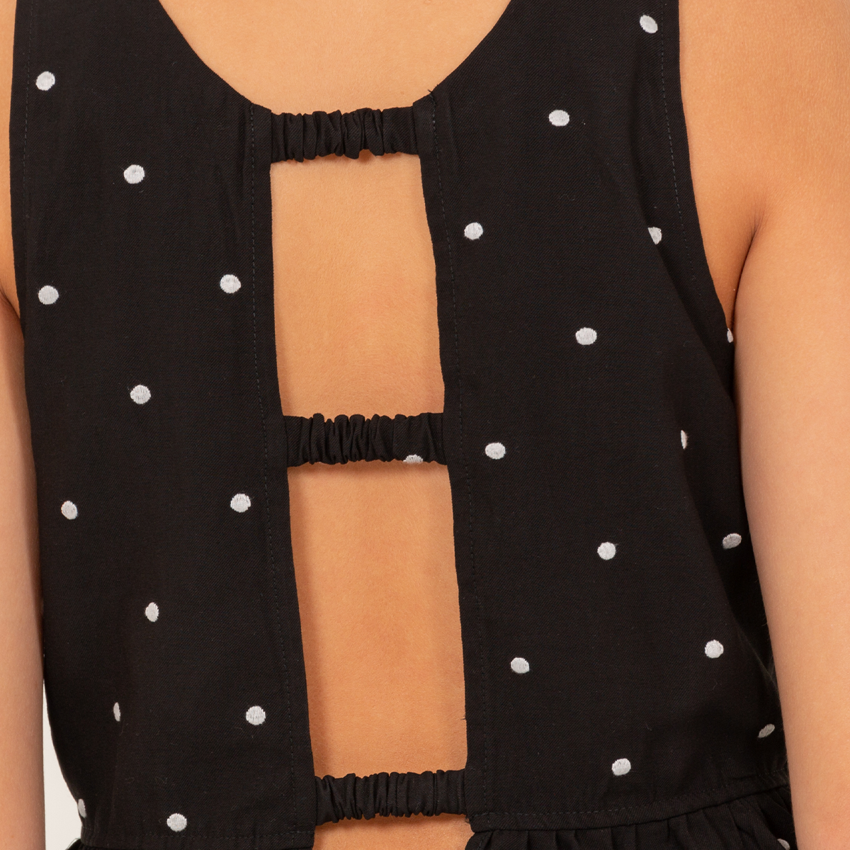 Crop top para niñas con detalles de lunares bordados - Negro