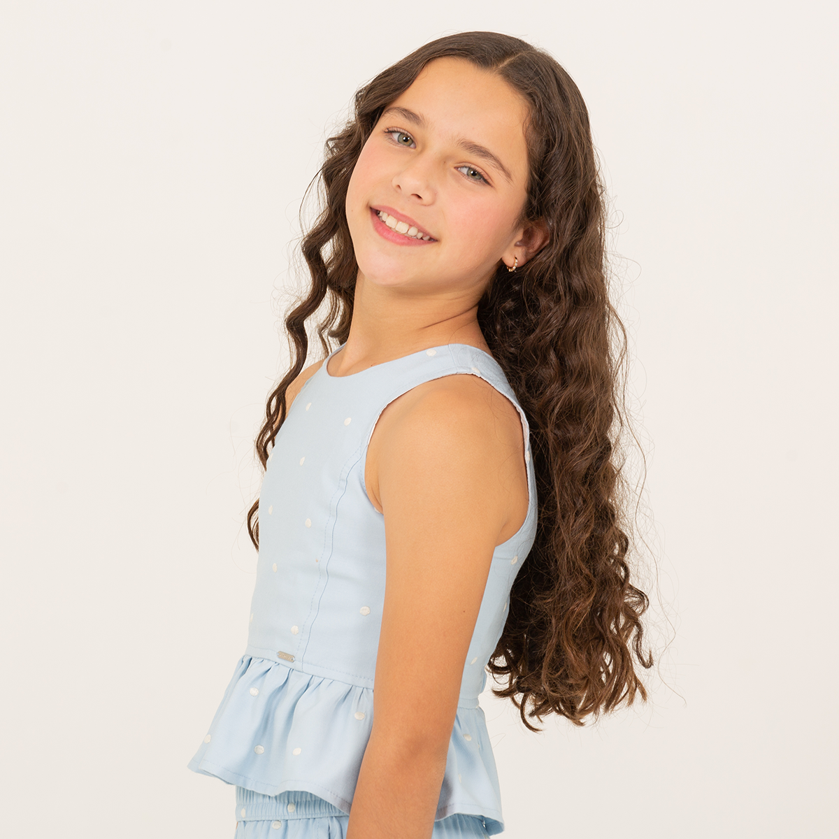 Crop top para niñas con lunares bordados - Azul cielo