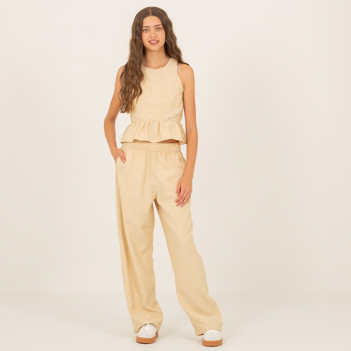 Crop top para niñas con lunares bordados - Caqui