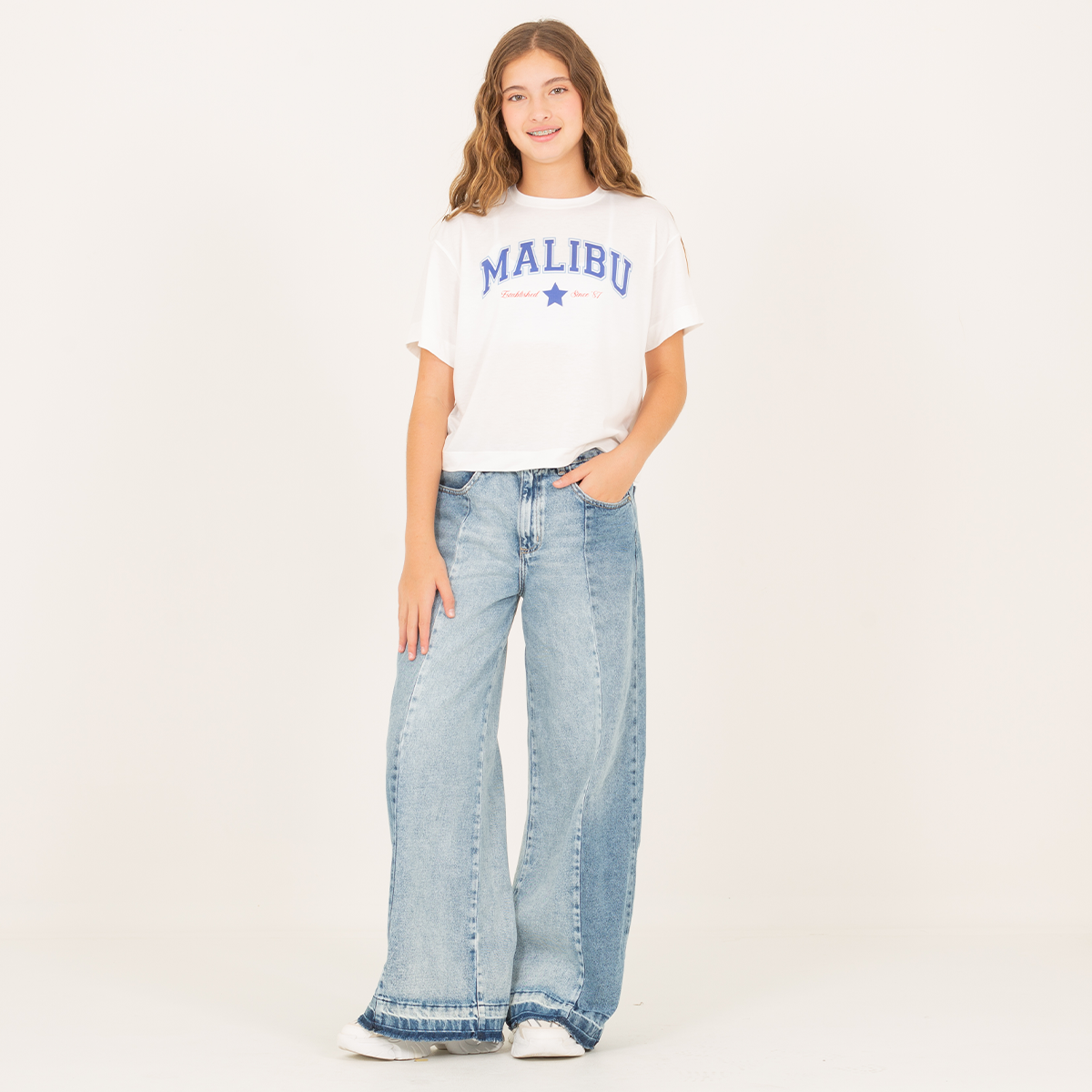 Camiseta para niñas con estampado grafico malibu