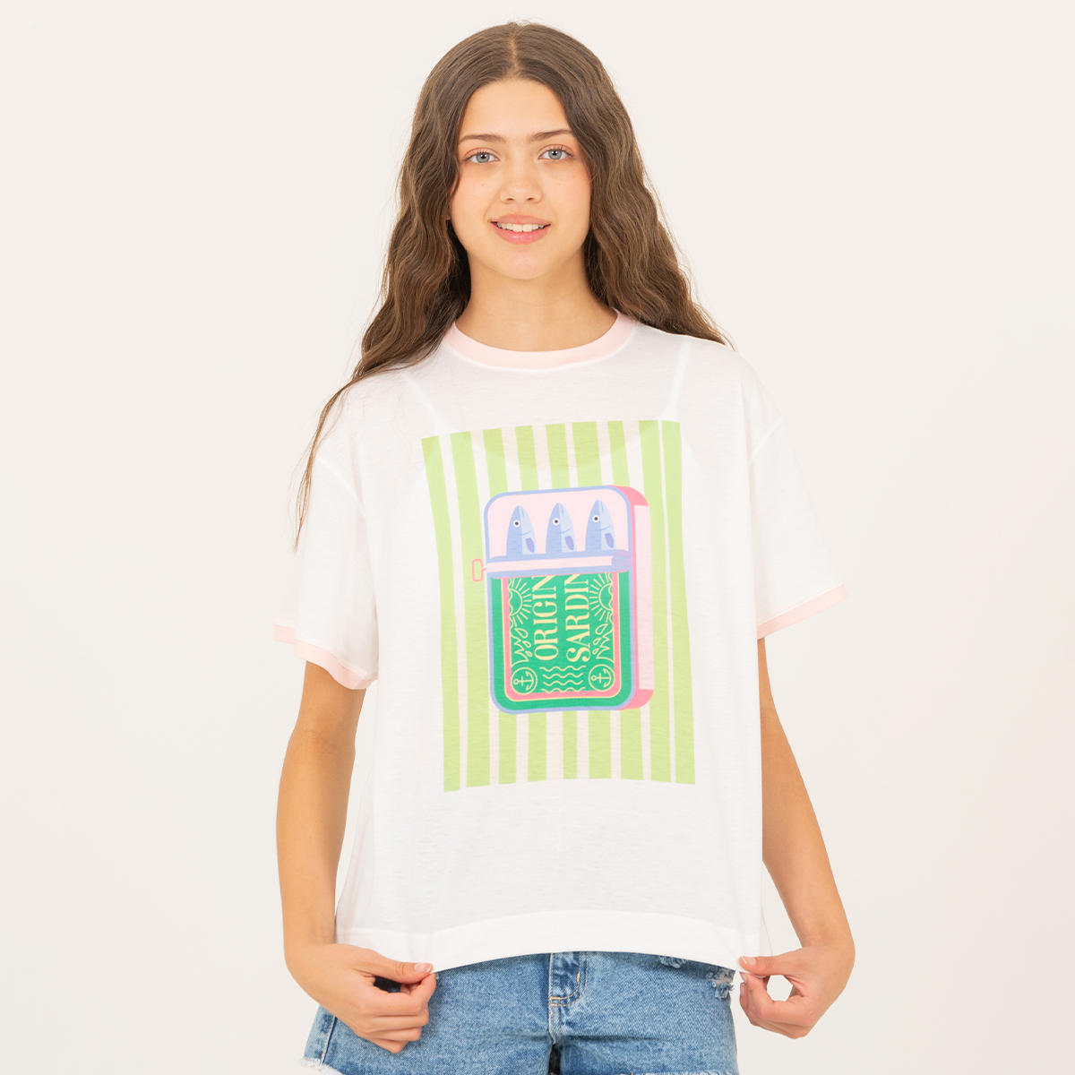 Camiseta para niñas con diseño estampado de sardinas