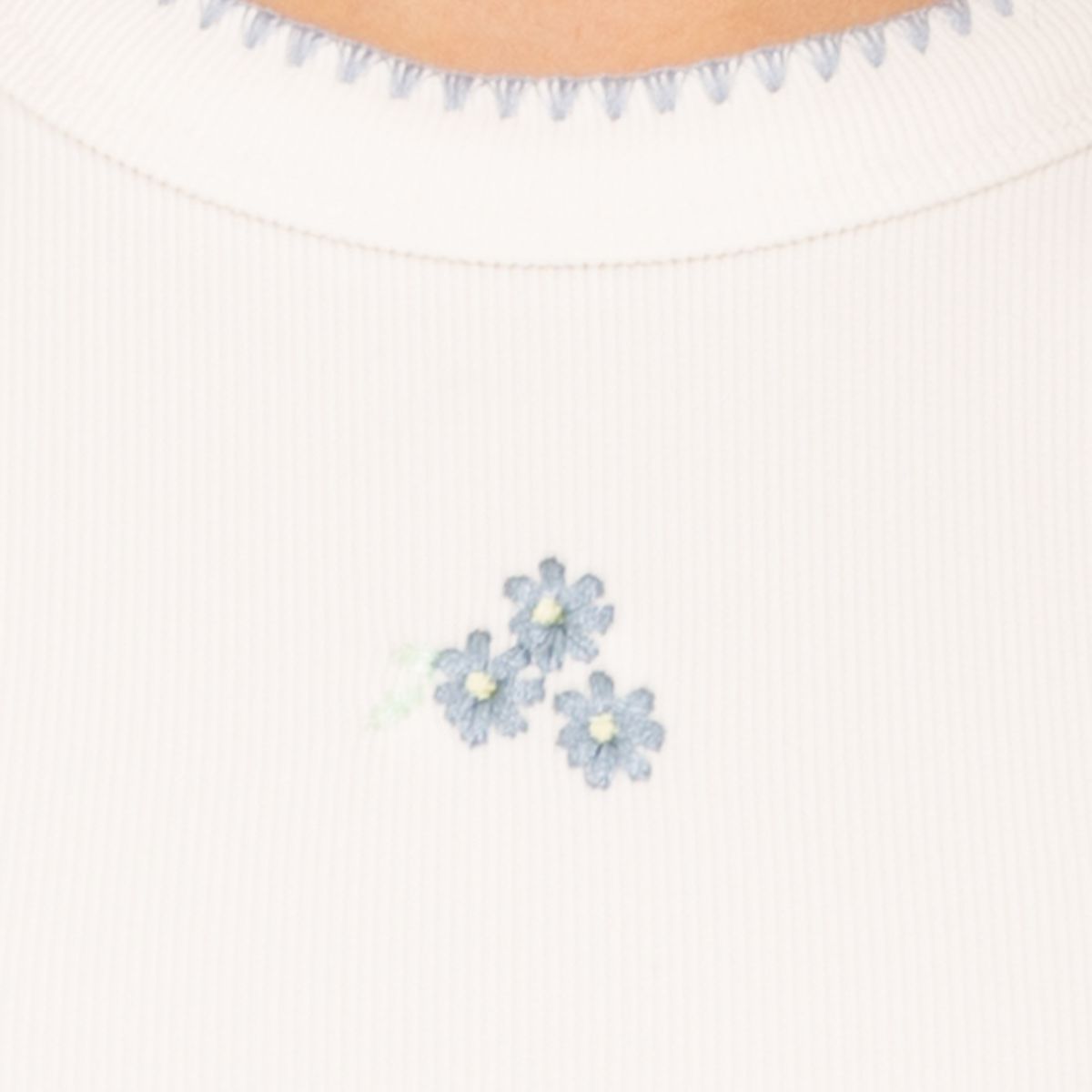 Camisa para niñas en rib con diseño bordado de flor - beige