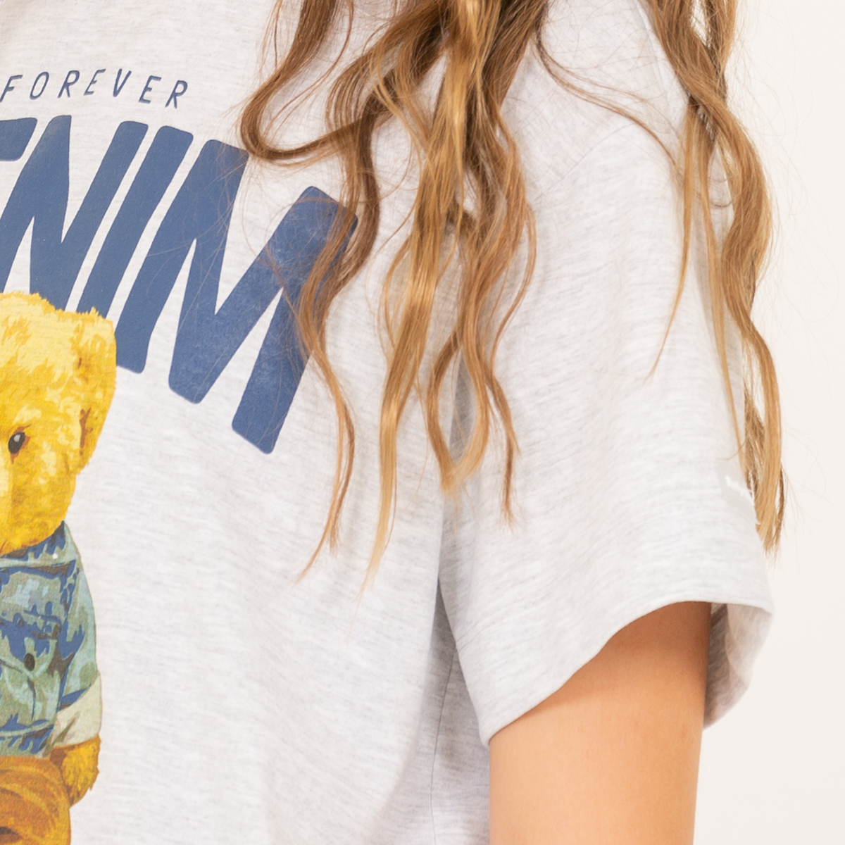 Camiseta para niñas con diseño estampado - Gris