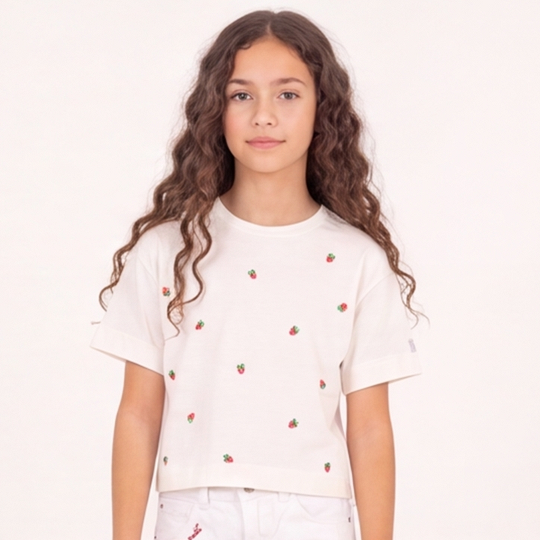 CAMISETA PARA NIÑAS CON DISEÑO DE FRESAS BORDADAS