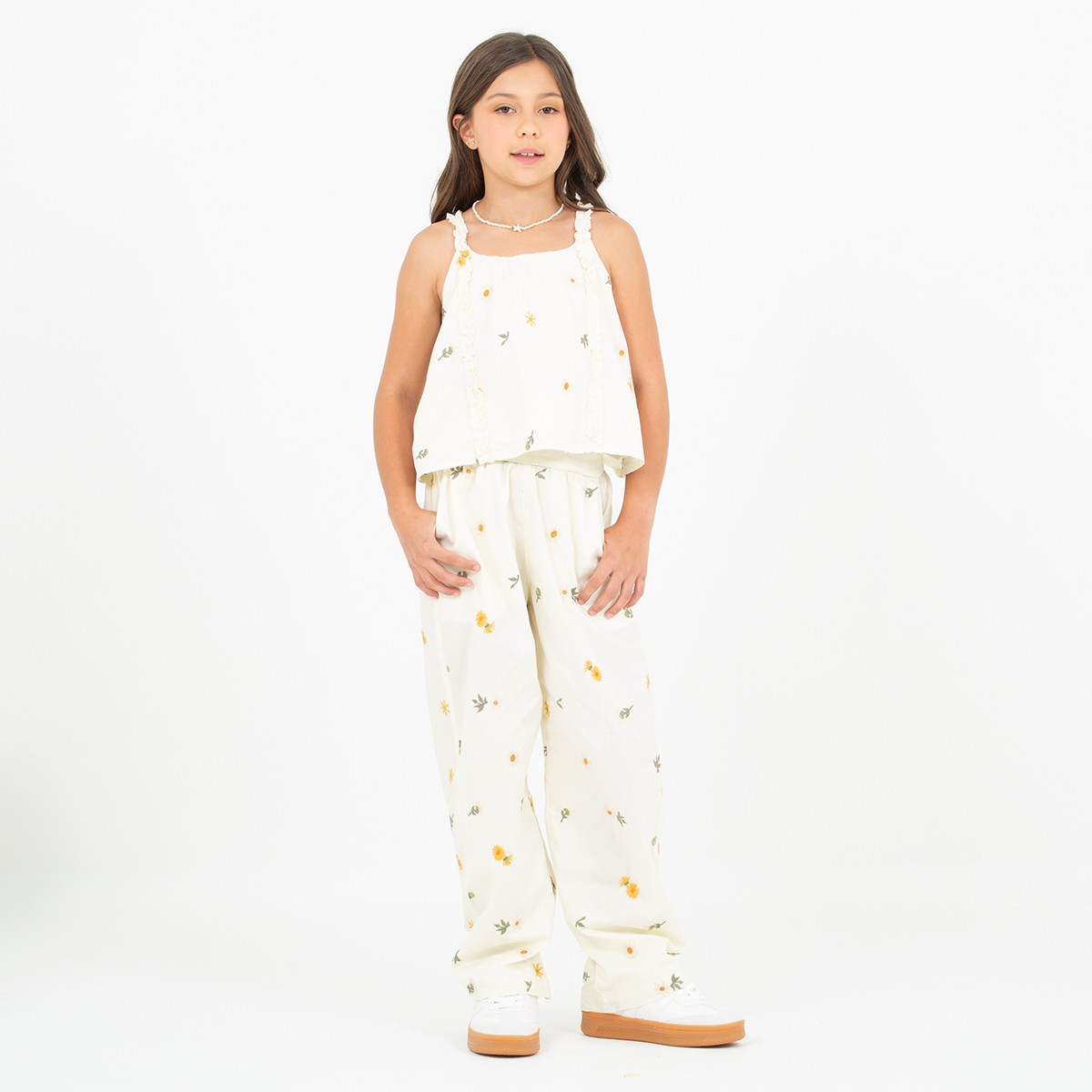 Crop top para niñas con diseños bordados