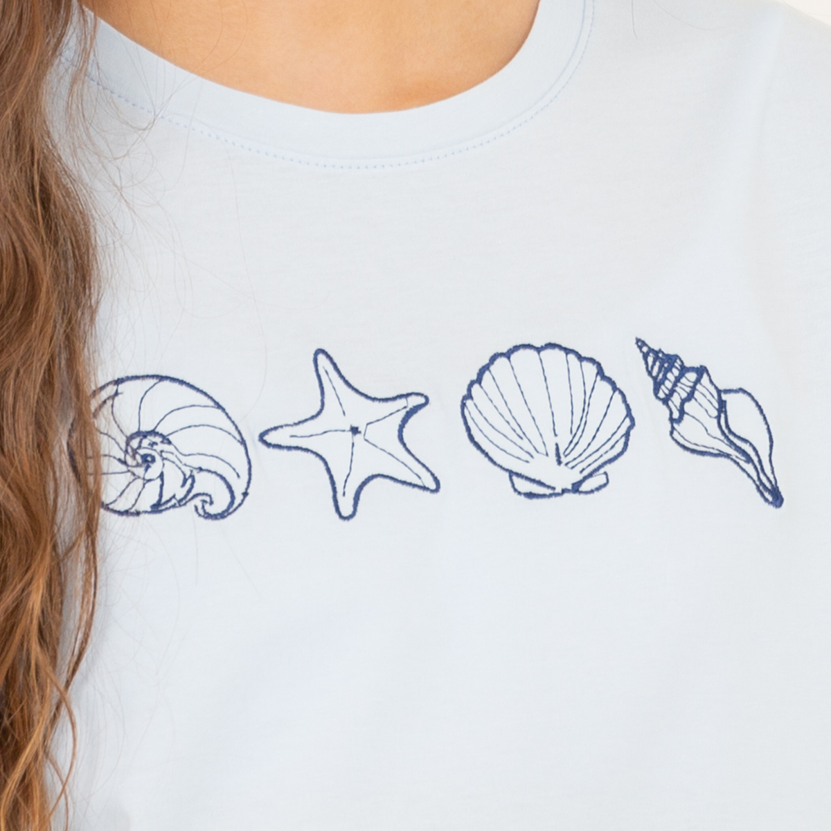 Camiseta para niñas con diseños bordados - Azul