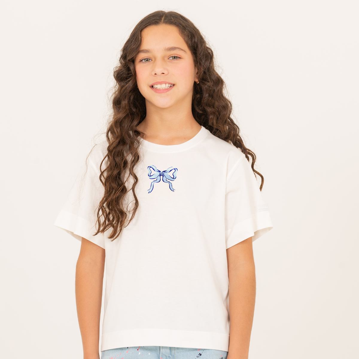 Camiseta para niñas con diseño de lazo estampado